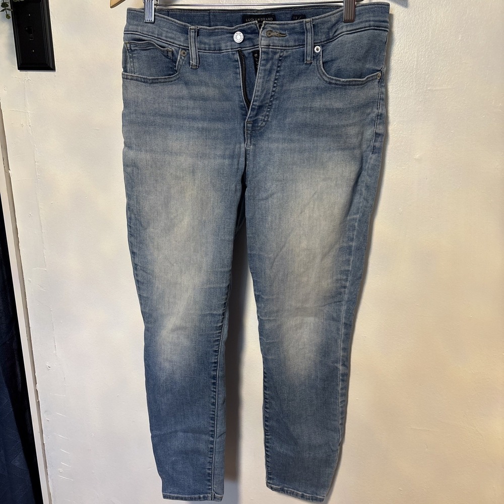 Lucky Brand Jeans Mens 31x32 Blue Relaxed Mid Rise Light Wash Denim